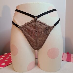 Y2K VS Very Sexy Lace Strappy V-string Thong Panty Size M